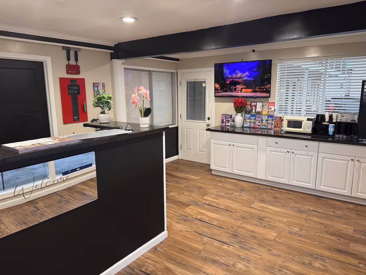 Oak Grove Inn - Image 4