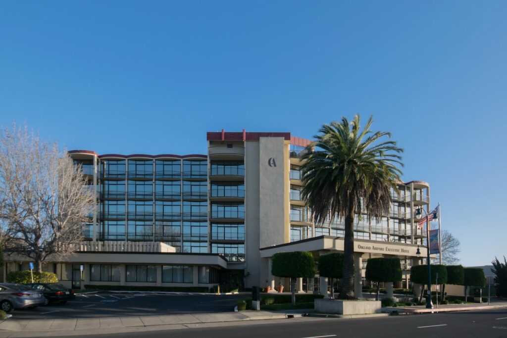 Oakland Airport Executive Hotel - Image 2