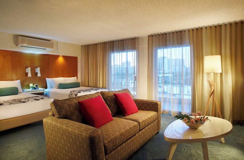 Oasis Hotel Waikiki - Image 5