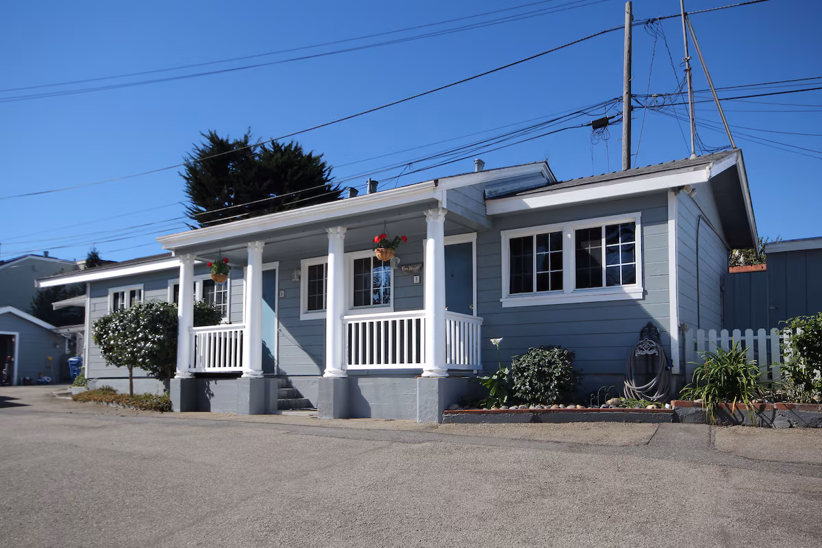 Ocean Echo Inn & Beach Cottages