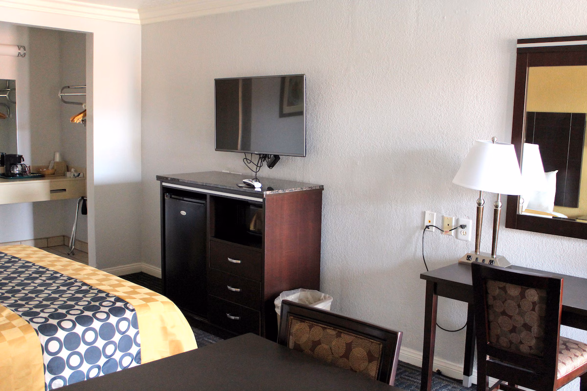 Orange Show Inn - Image 3