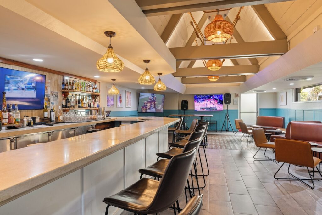 Pacific Marina Inn Airport - Image 4