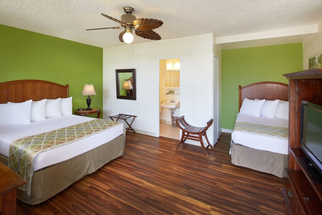 Pacific Marina Inn Airport - Image 6