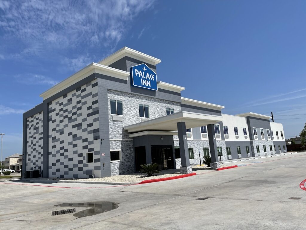 Palace Inn Blue Houston East Beltway 8 - Image 2