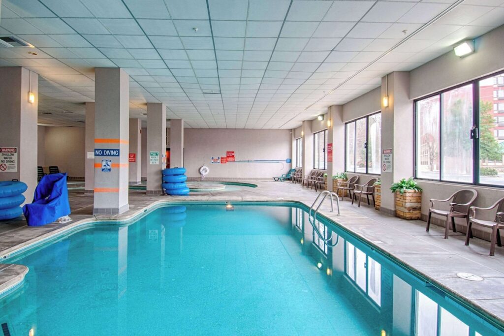 Park Tower Inn - Image 5