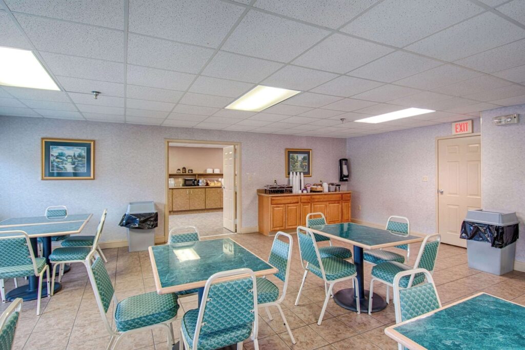 Park Tower Inn - Image 4