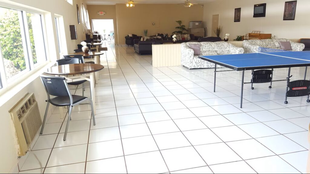 Parkway Inn - Image 4