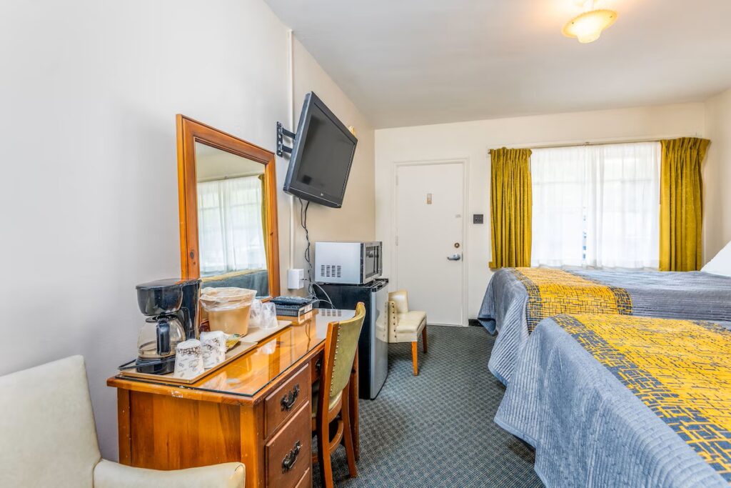 Parkway Inn - Image 3