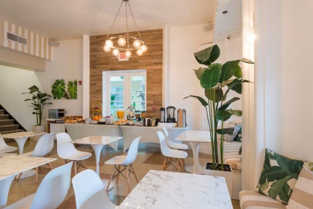 Penguin Hotel - Image 5