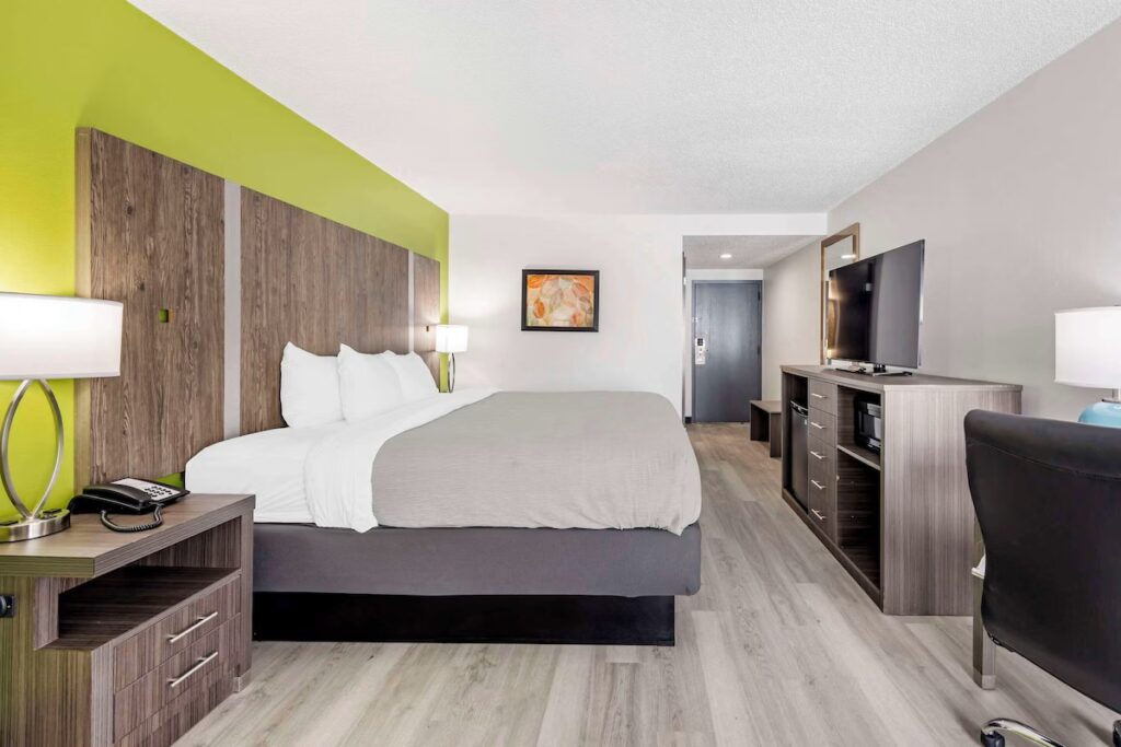 Quality Inn Clarksville - Exit 11 - Image 2