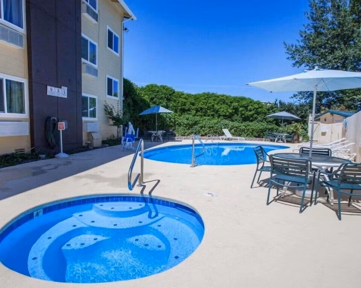 Quality Inn Kirkland - Image 2