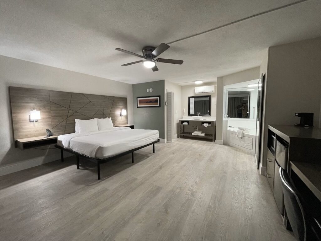 Quality Inn & Suites Airport-Cruise Port Hollywood - Image 2