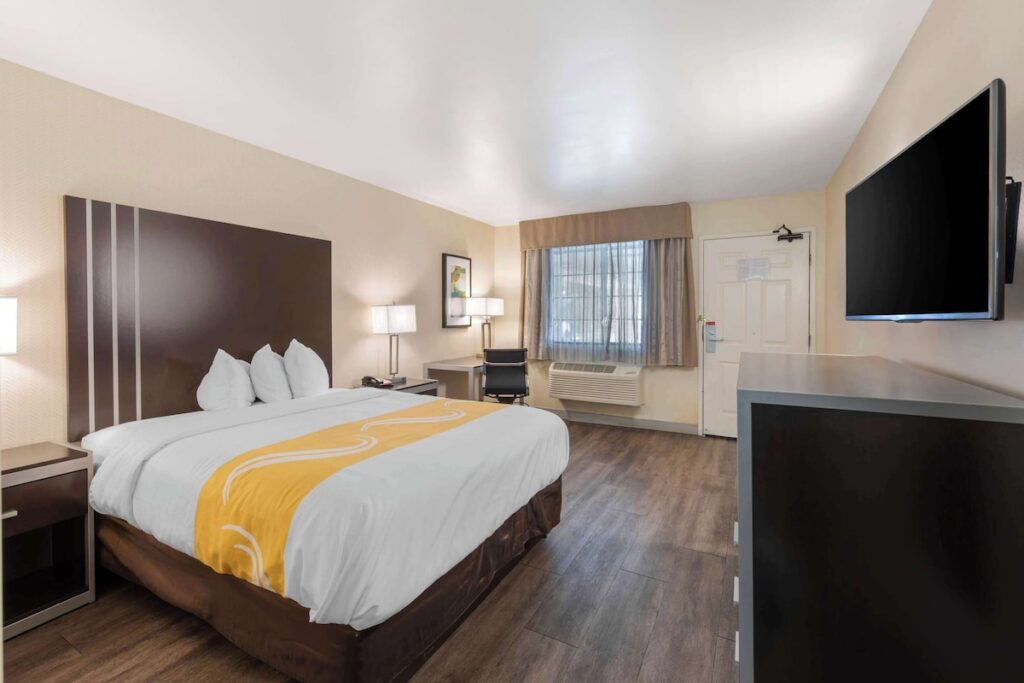 Quality Inn & Suites Camarillo-Oxnard - Image 5