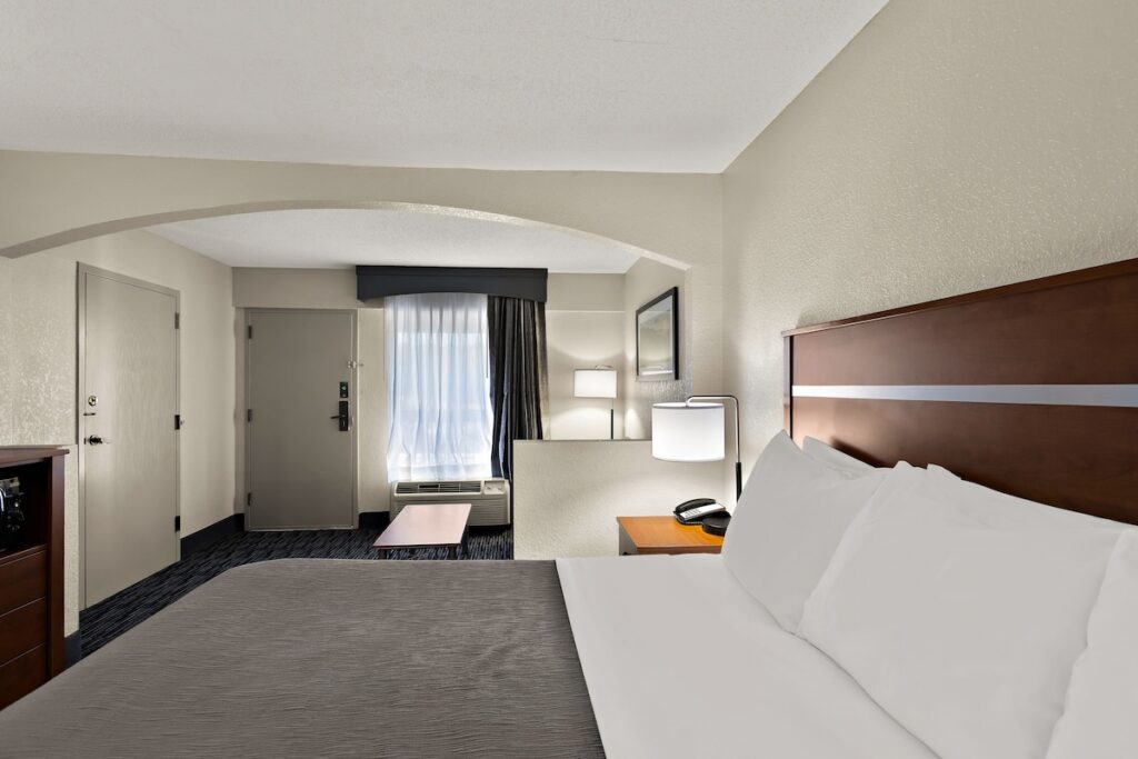 Quality Inn & Suites Gatlinburg North - Image 2