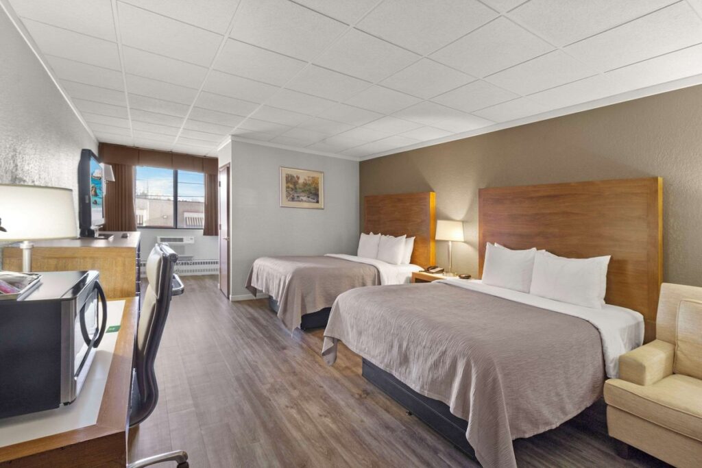 Quality Inn & Suites Green Bay Downtown - Image 4