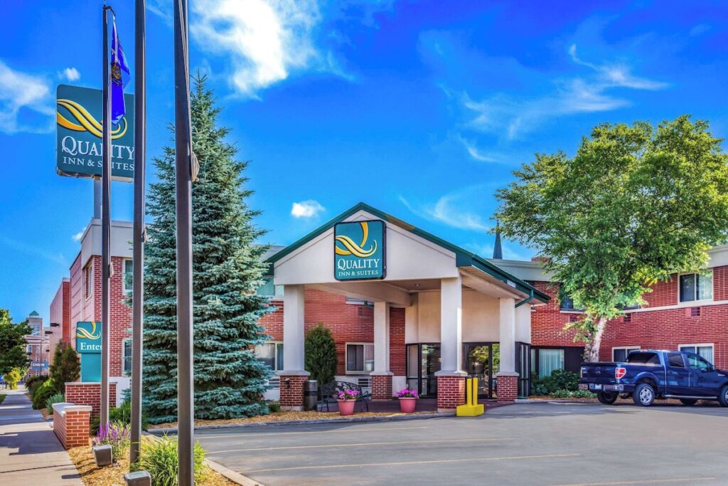 Quality Inn & Suites Green Bay Downtown - Image 2