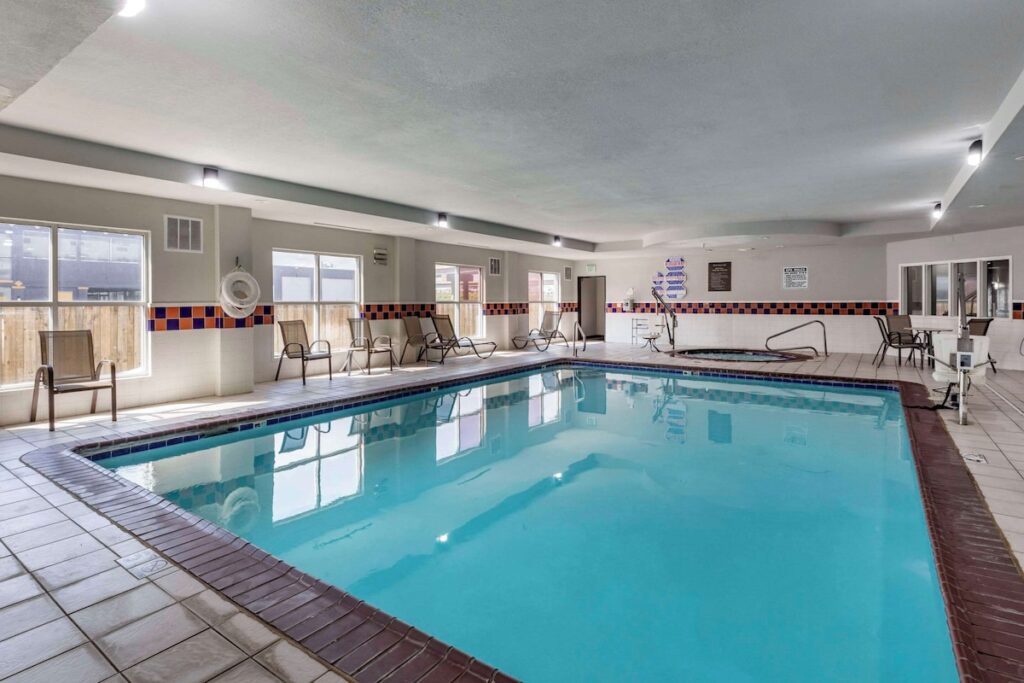 Quality Inn & Suites I-35 E-Walnut Hill - Image 5