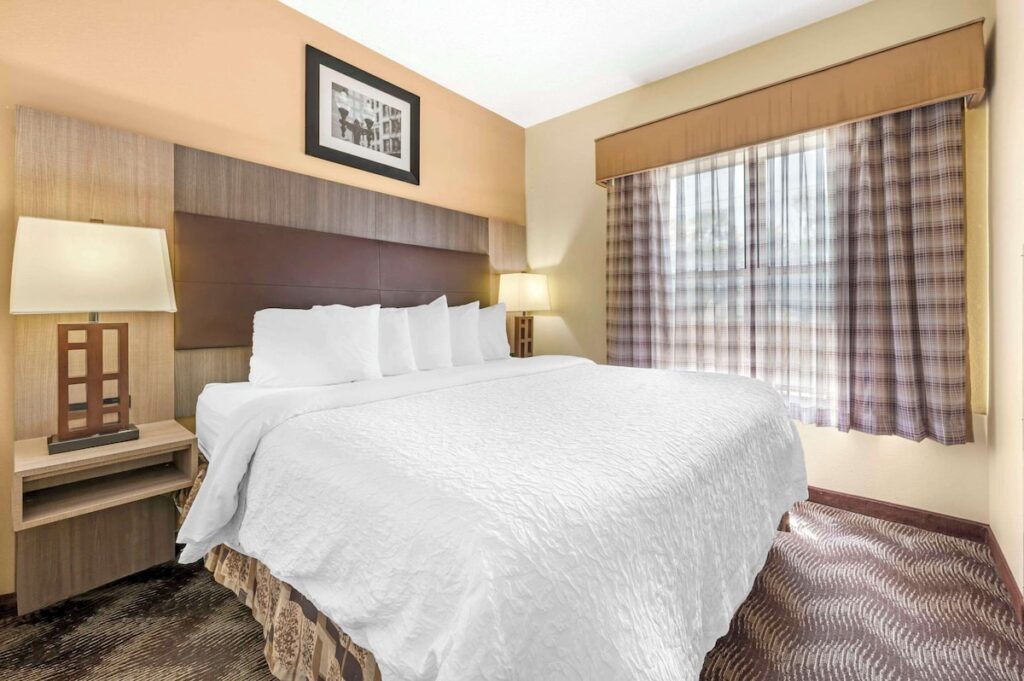 Quality Inn & Suites Indianapolis Northwest - Image 2