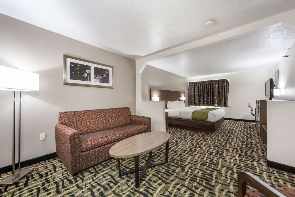 Quality Inn & Suites Omaha Chalco - Image 4