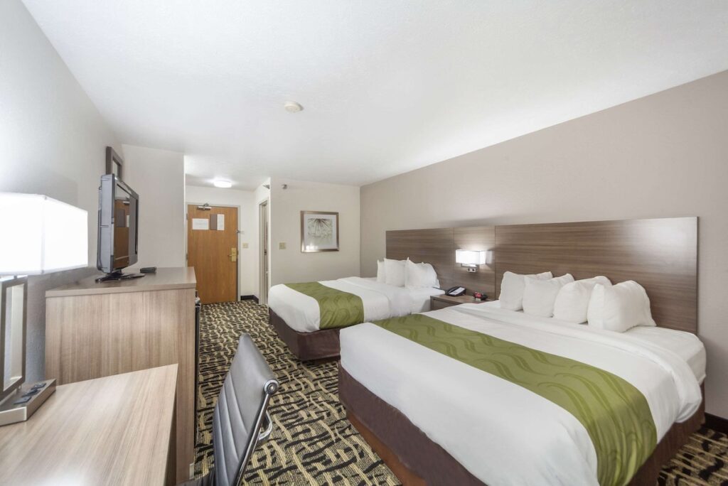 Quality Inn & Suites Omaha Chalco - Image 5