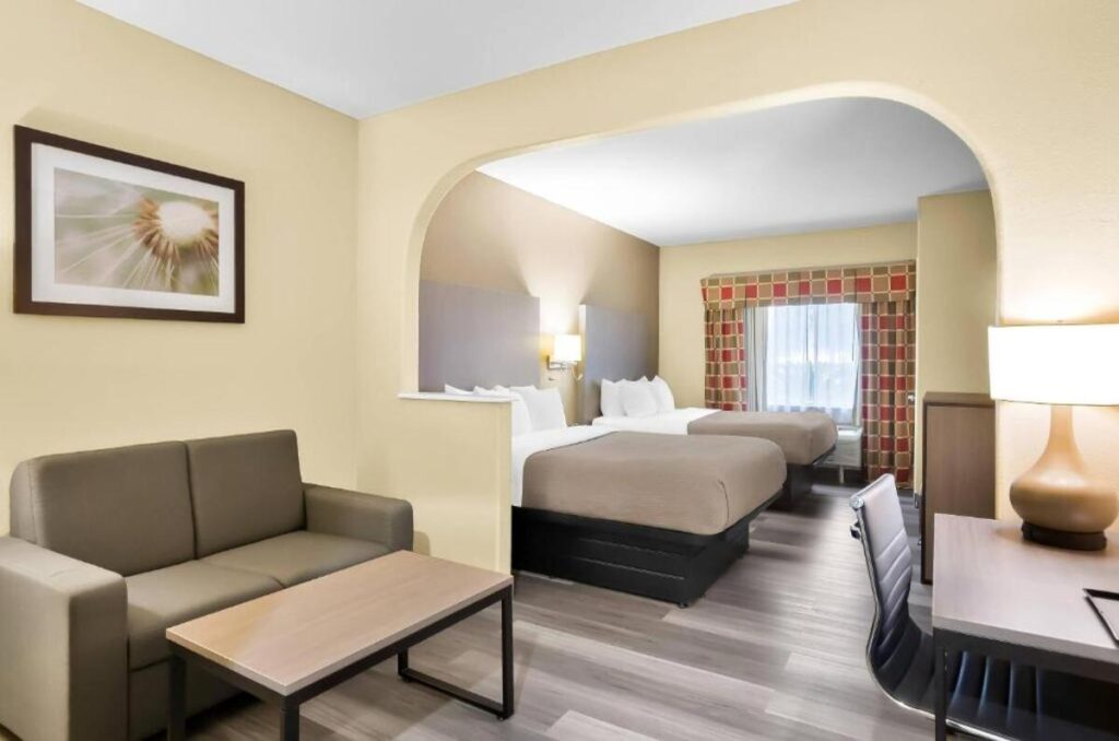 Quality Suites Houston NW Cy-Fair - Image 5