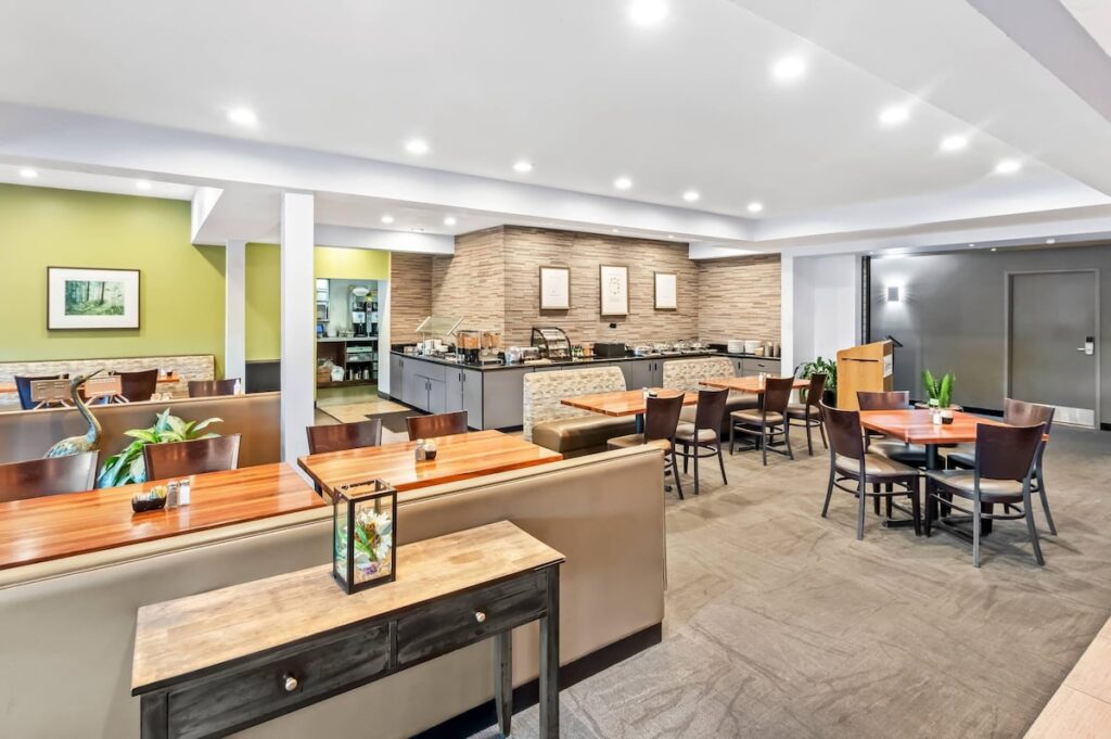 Radisson Hotel Portland Airport - Image 4