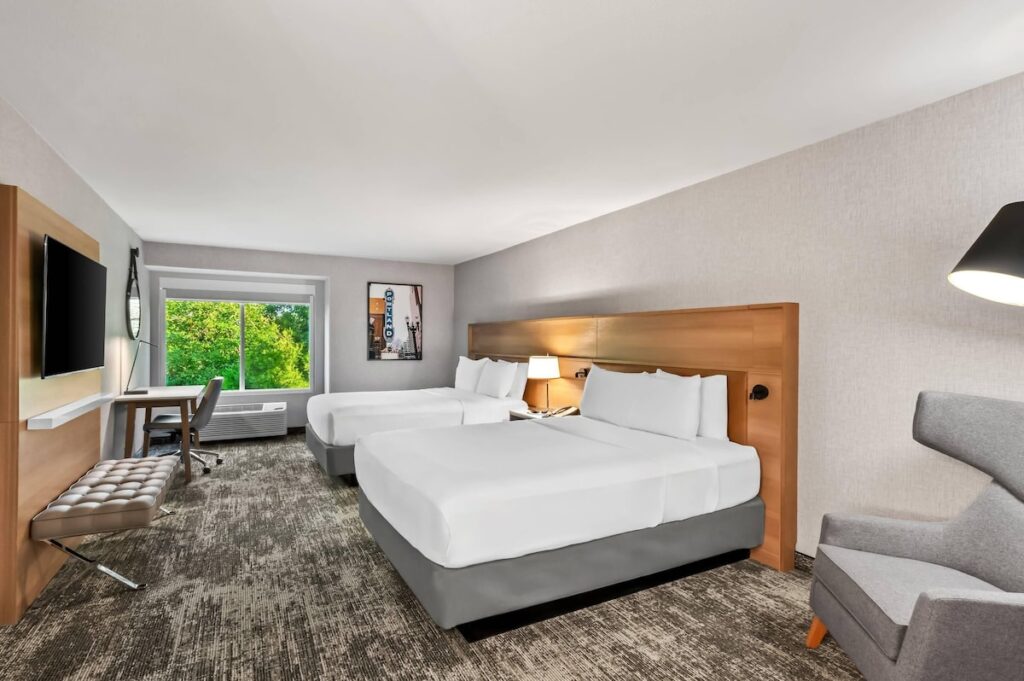 Radisson Hotel Portland Airport - Image 2