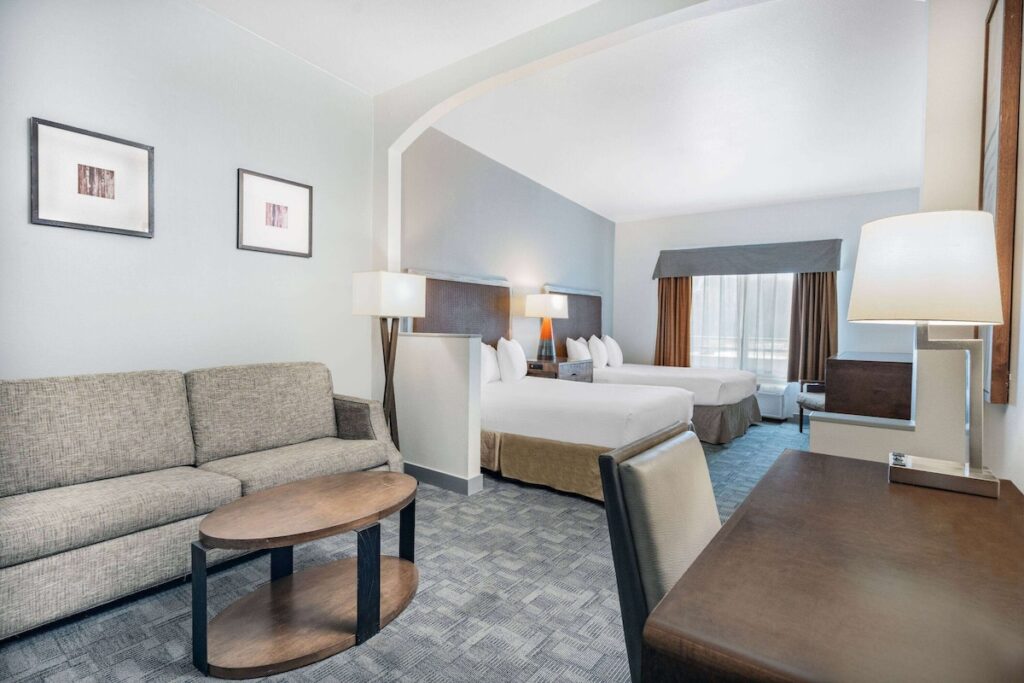 Ramada by Wyndham Bakersfield - Image 4