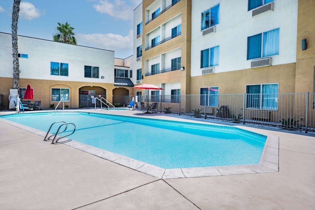 Ramada by Wyndham Bakersfield - Image 3