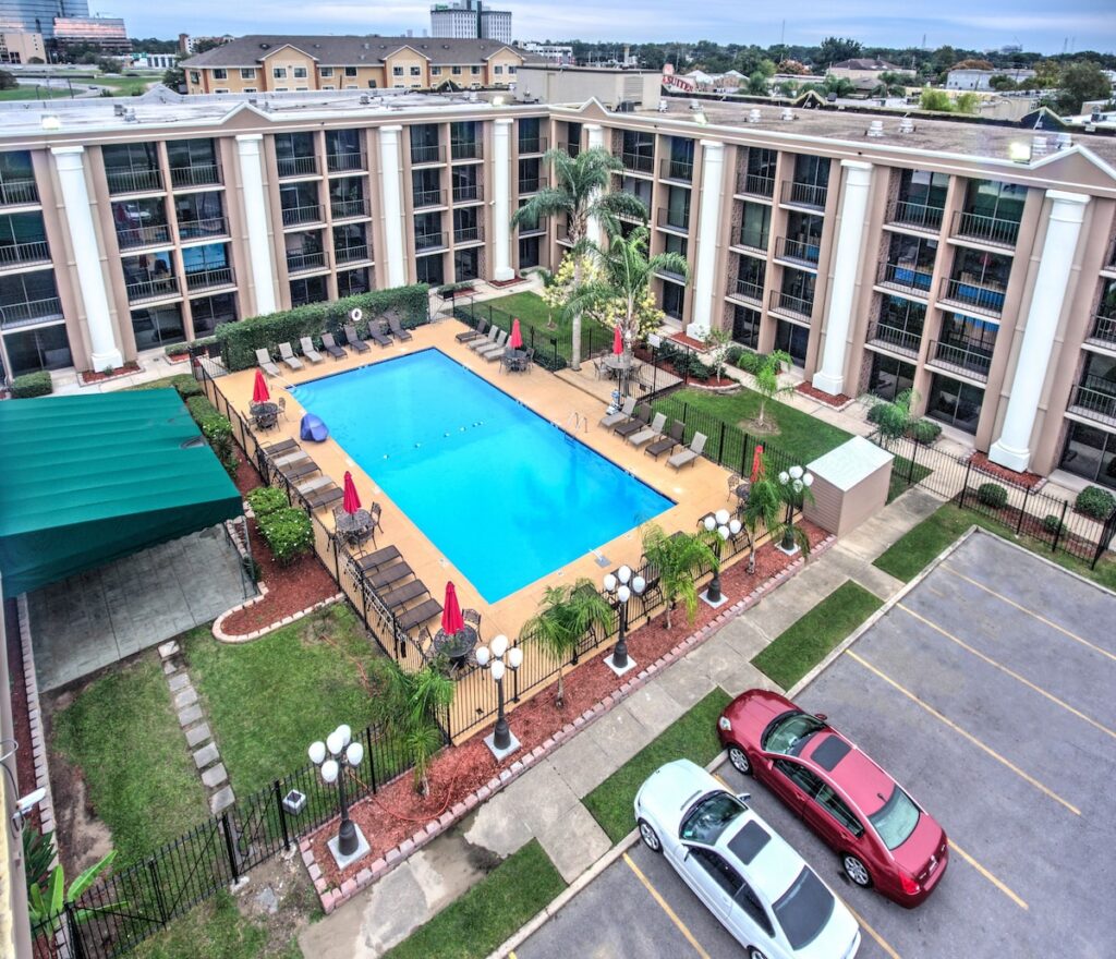 Ramada by Wyndham Metairie New Orleans Airport - Image 4