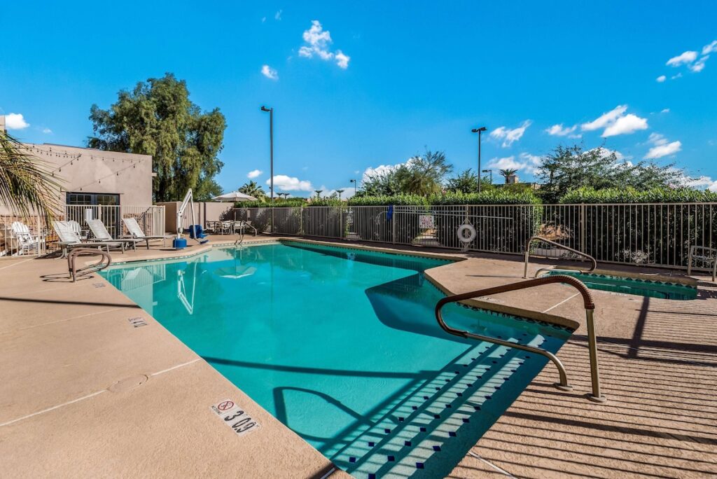 Red Lion Inn & Suites Goodyear - Image 5