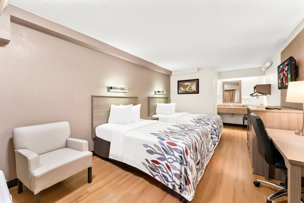 Red Roof Inn Allentown Airport - Image 2