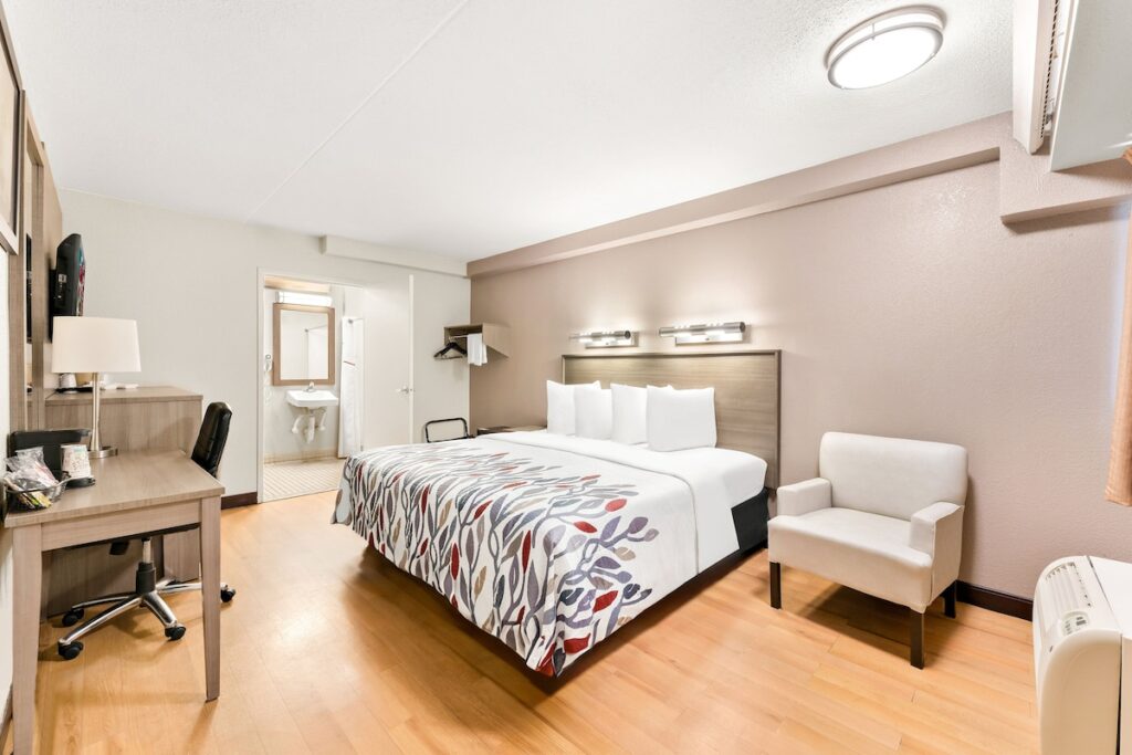 Red Roof Inn Allentown Airport - Image 3