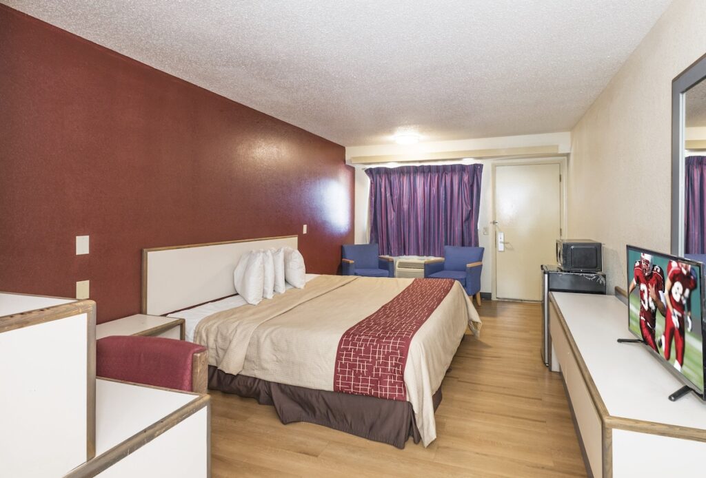 Red Roof Inn Atlanta-Norcross - Image 4