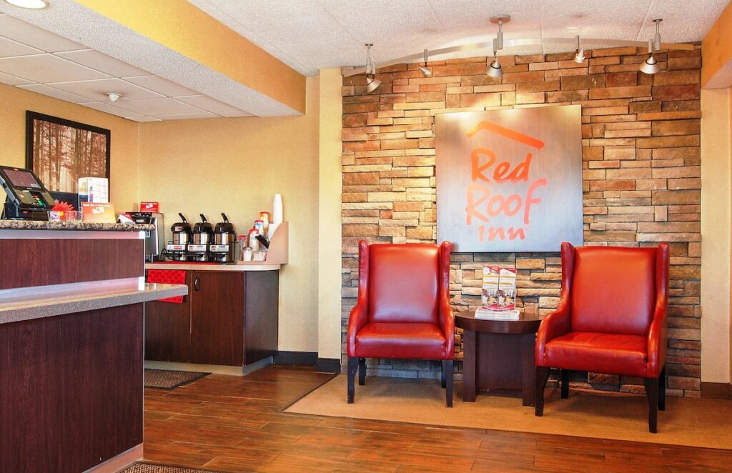 Red Roof Inn Canton - Image 4