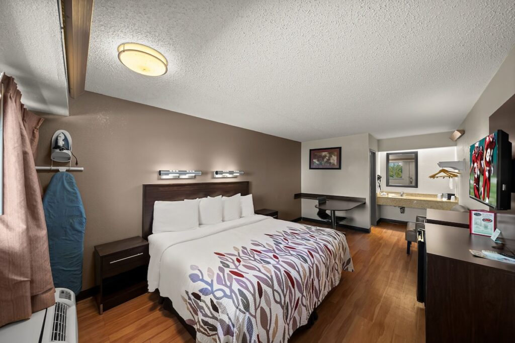 Red Roof Inn Dallas - DFW Airport North - Image 2