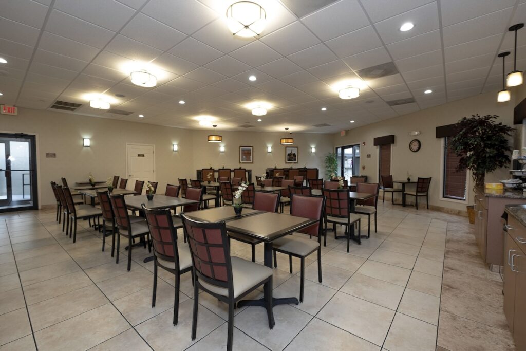 Red Roof Inn Dothan - Image 4