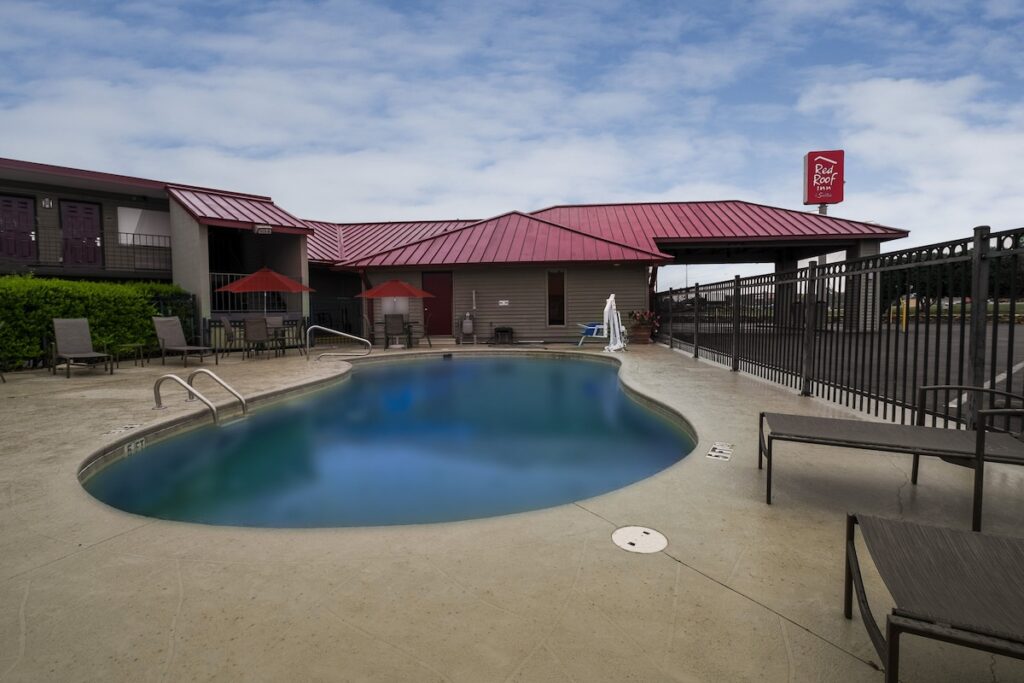 Red Roof Inn Dothan - Image 5