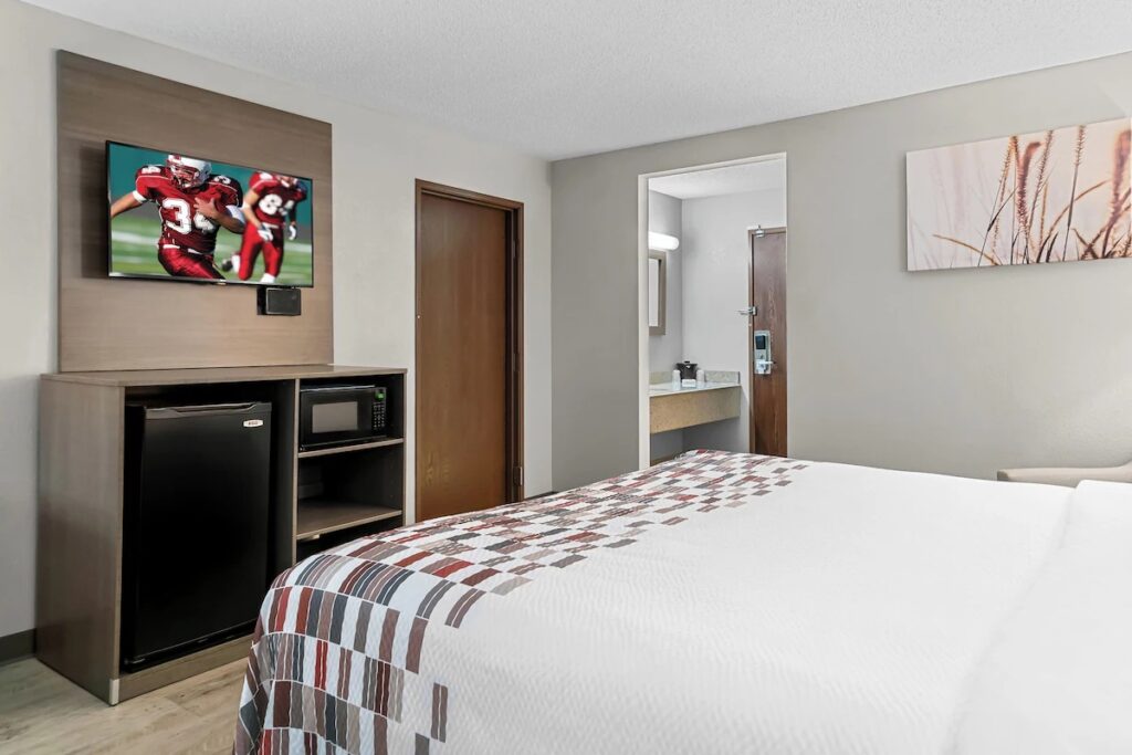 Red Roof Inn Flint - Image 2