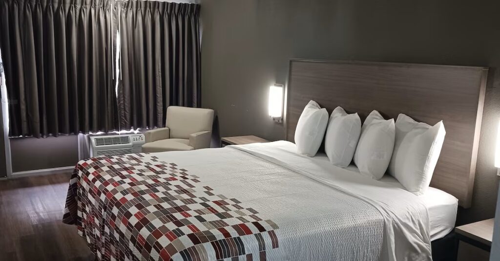 Red Roof Inn Fort Worth West - Image 2