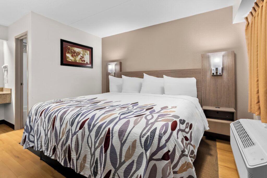 Red Roof Inn Harrisburg North - Image 2