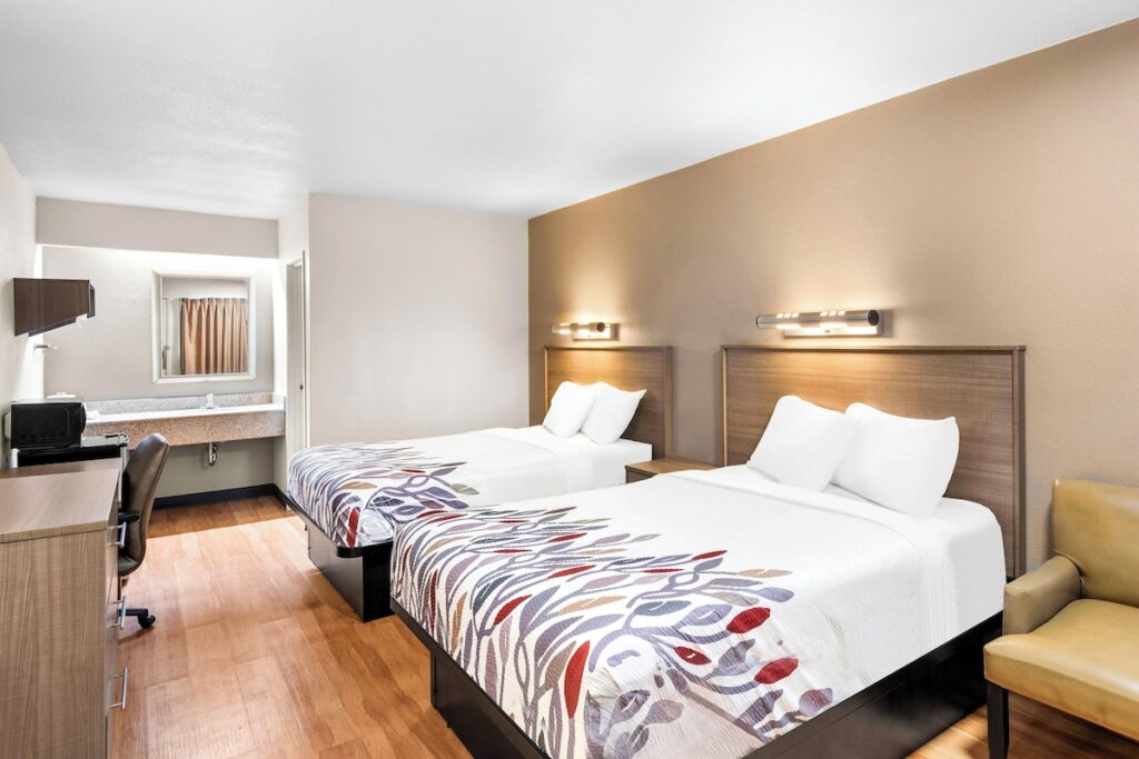 Red Roof Inn Indianapolis North - College Park - Image 2