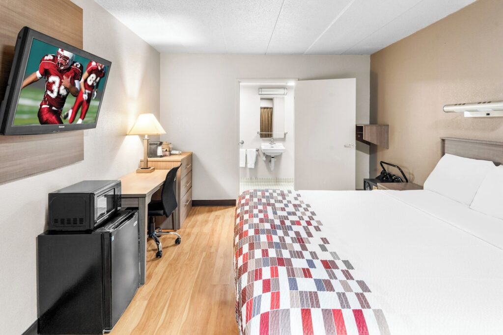 Red Roof Inn Indianapolis North - College Park - Image 3