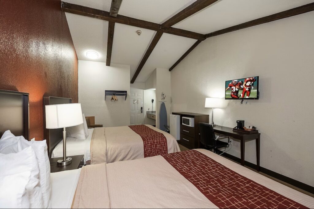 Red Roof Inn Lancaster Strasburg - Image 3