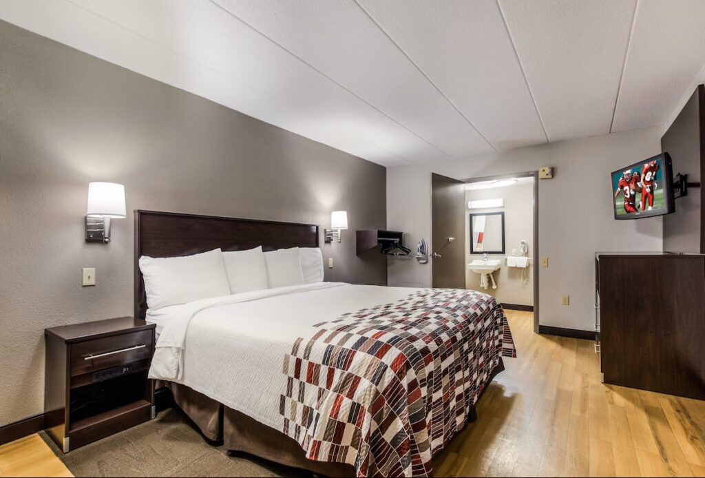 Red Roof Inn Lexington - Image 2