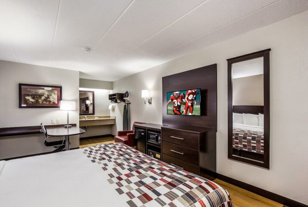 Red Roof Inn Lexington - Image 3