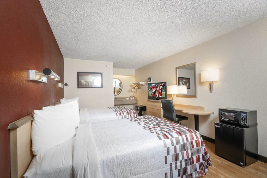 Red Roof Inn Louisville Fair and Expo - Image 2