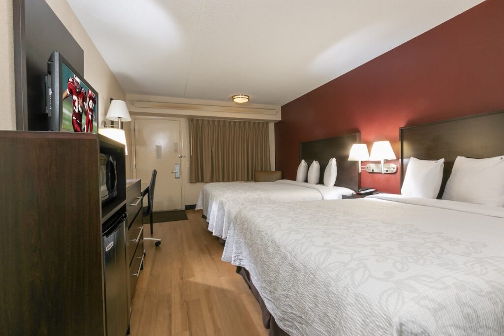 Red Roof Inn PLUS+ Chicago - Willowbrook - Image 3