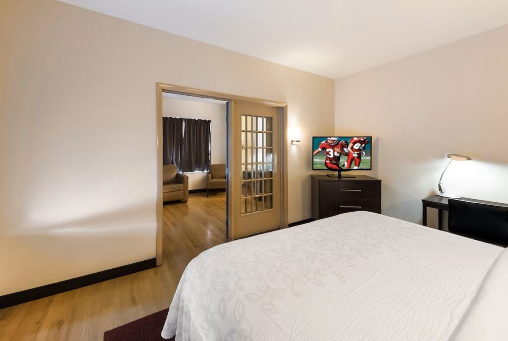 Red Roof Inn PLUS+ Columbus Downtown - Convention Center - Image 2