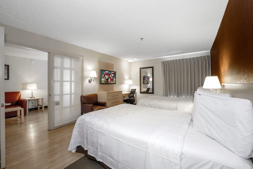 Red Roof Inn PLUS + Gainesville - Image 3